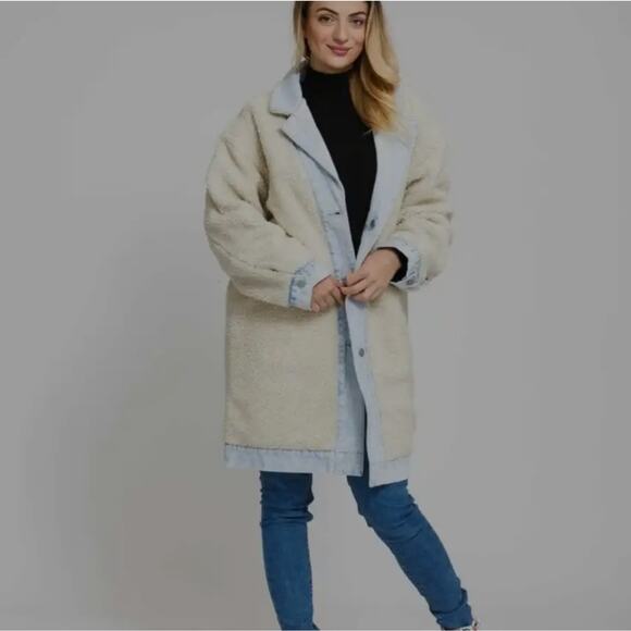 NWT Levi's Reversible Light Wash Denim Sherpa Long Line Heavy Coat Size S - Picture 2 of 5